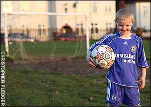 A soccer prodigy (wonder)!