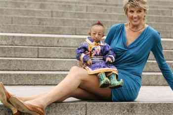World's Smallest Man Meets Woman With The World's Tallest Legs