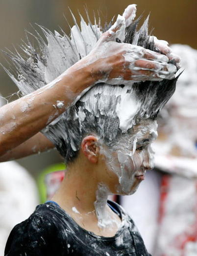 Scottish Students Celebrate 'Raisin Monday'