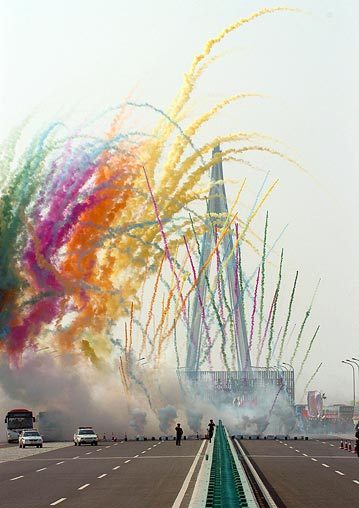 World's longest sea bridge opens in China